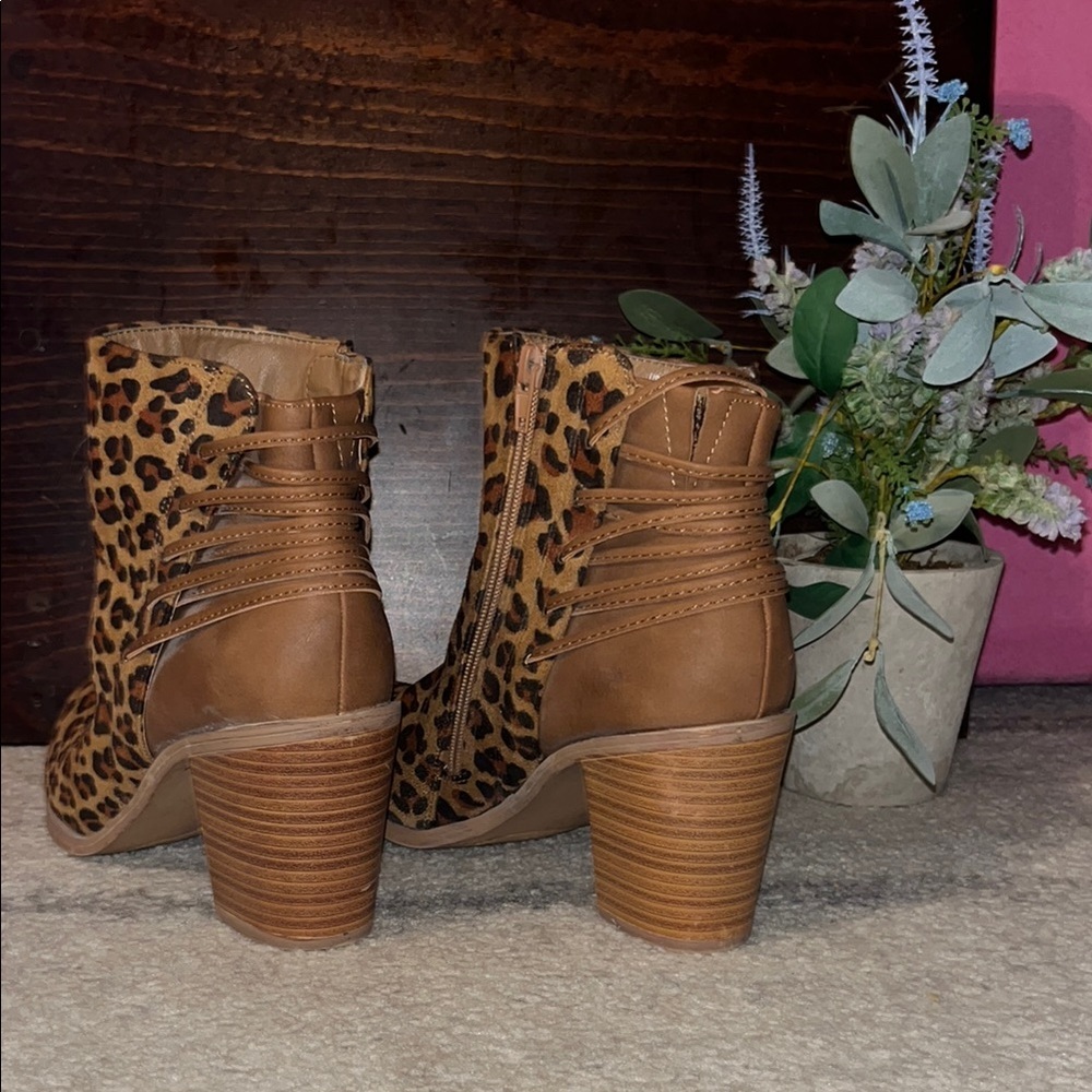 Leopard Print Ankle Boots - Women's Fashion Booties - Picture 2 of 8